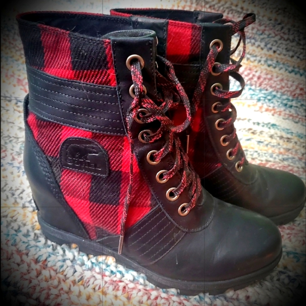 SOREL 10.5 Women's flannel sided Wedge Boots